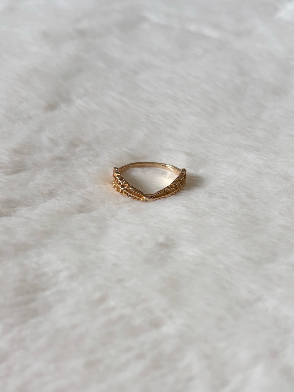 5/$15 🩷 MUST BUNDLE Gold V-Shape Leaf Accent Ring - Women Jewelry - Picture 2 of 3
